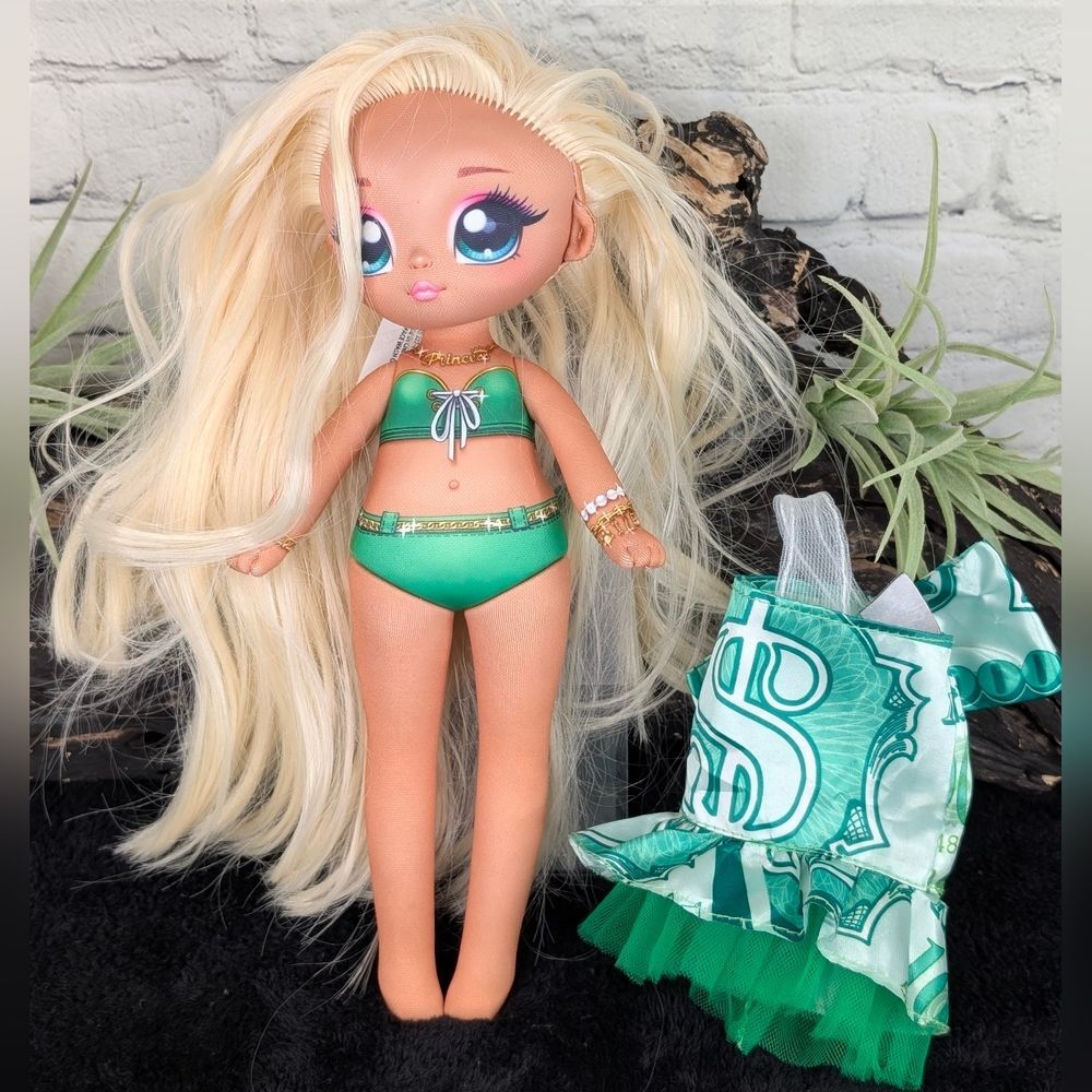 Na! Na! Na! Surprise Teens Carmen Linda Doll